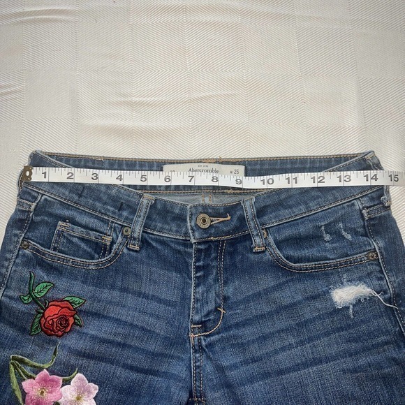 Abercrombie & Fitch Distressed Embroidered Flowers Regular Blue Jeans 25X31 - Picture 8 of 10